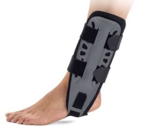 Orteza unieruchamiająca staw skokowy DonJoy Fusiolight